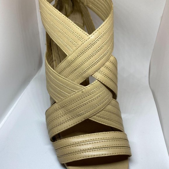 BCBG PL-LivewireX Tan Brown Leather Crossy 9B - Picture 1 of 3